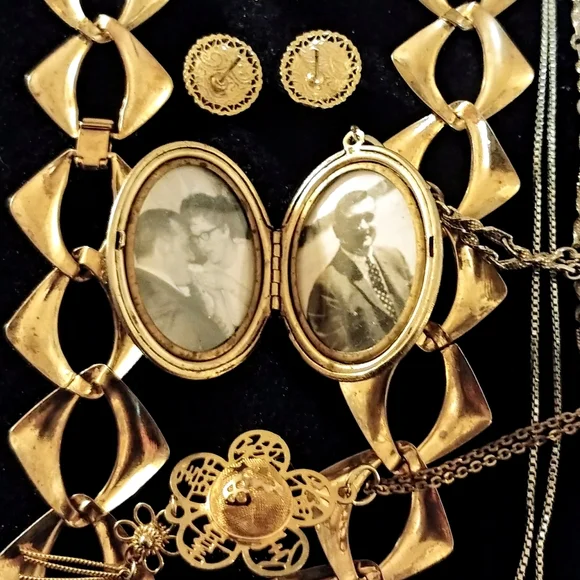 Vintage to Now Jewelry Lot Wear or Harvest Locket Necklaces Bracelets Pins - Picture 9 of 12